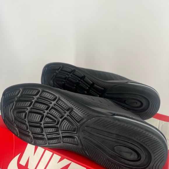 Nike Women’s Air Max Axis Black Size 9.5 - Picture 5 of 5